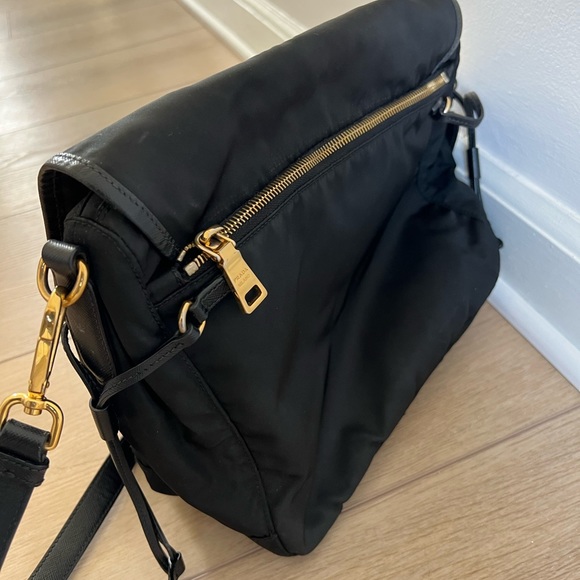 Prada Tessuto Messenger bag with Saffiano leather trim - Picture 3 of 10